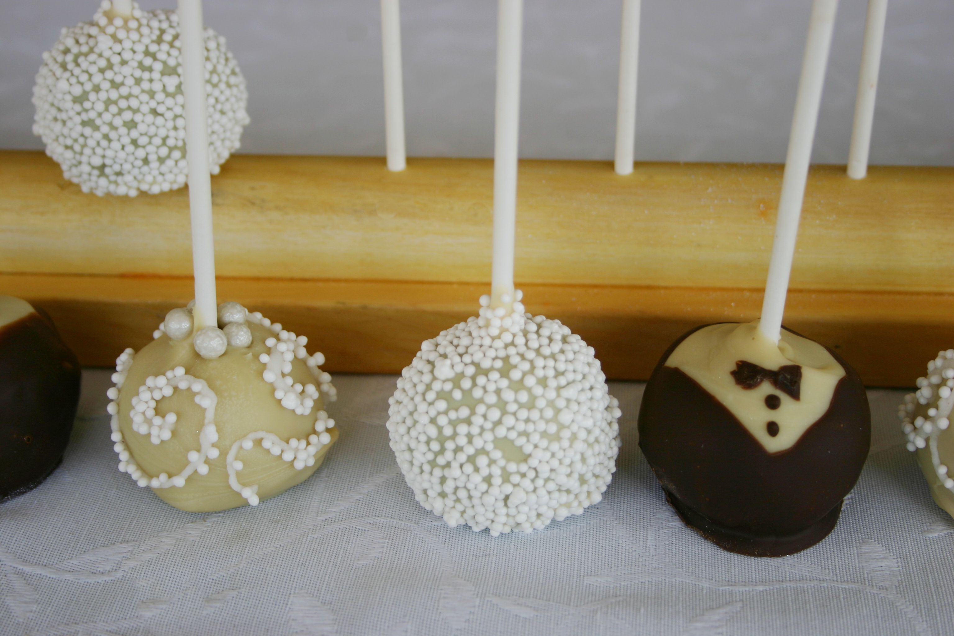 tuxedo cake pops